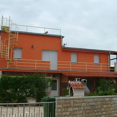 Apartment Narancs Vir