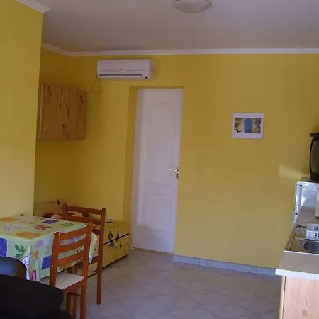 Apartment Narancs Vir