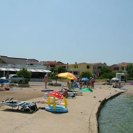 Apartment Narancs Vir