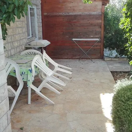 Narancs Διαμέρισμα Vir